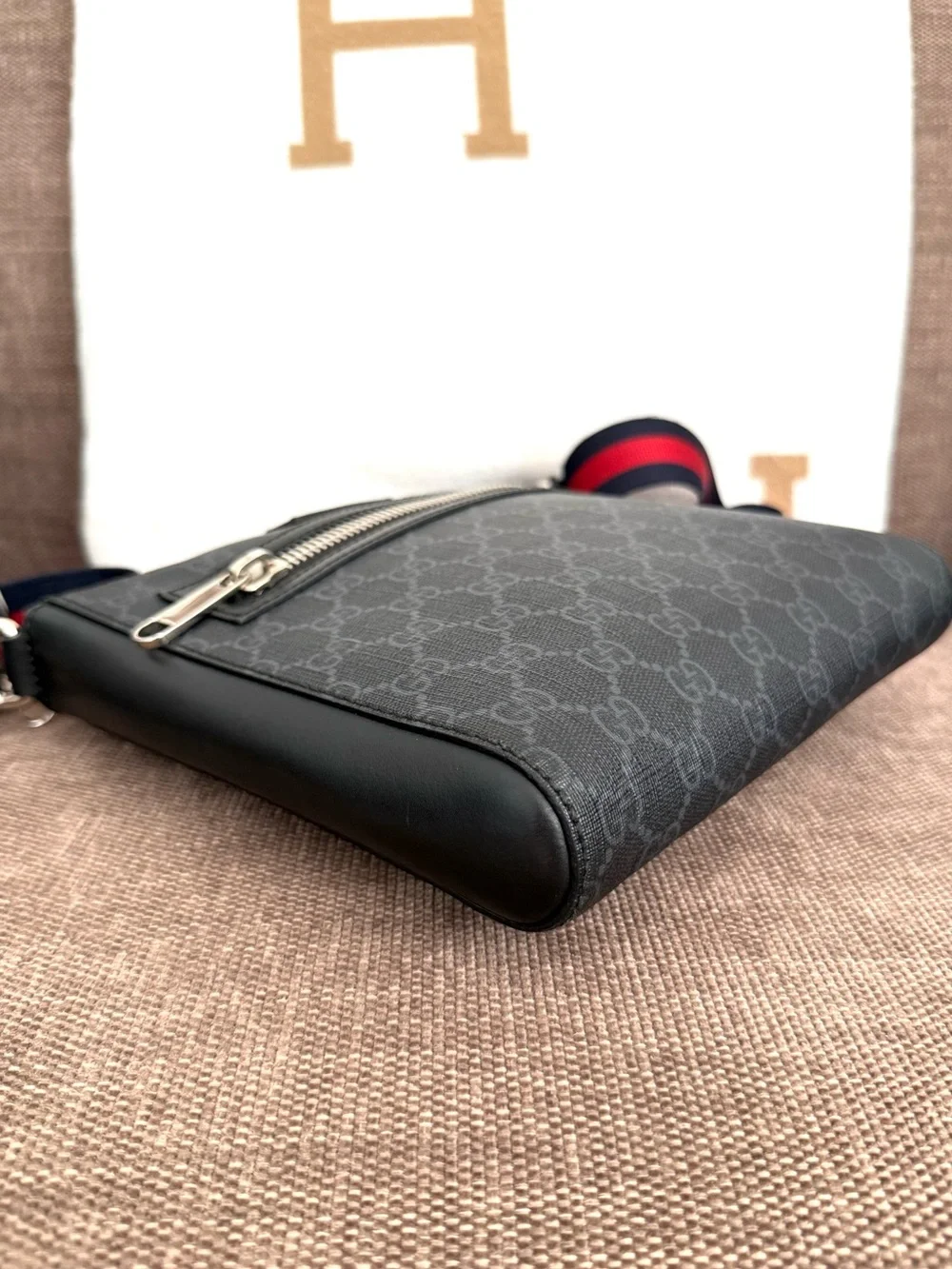Authentic Gucci unisex messanger bag black supreme canvas small
